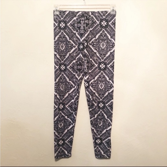 Fancy Fans Pants - Cute Fancy Fans Black & White Patterned Leggings - Size S/M